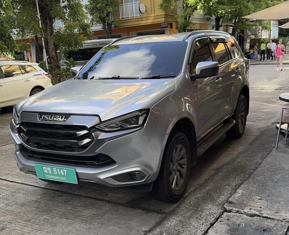 รถ SUV Sport Utility Vehicle